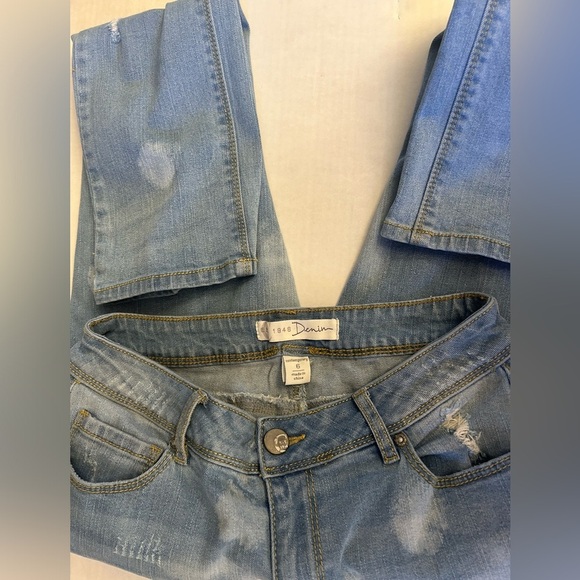 EST 1946 Denim Contemporary Blue Jeans Distressed with Natural Fading Sz-6. F8 - Picture 3 of 9